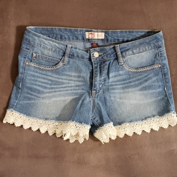 Jean Shorts With Lace Bottom Flash 